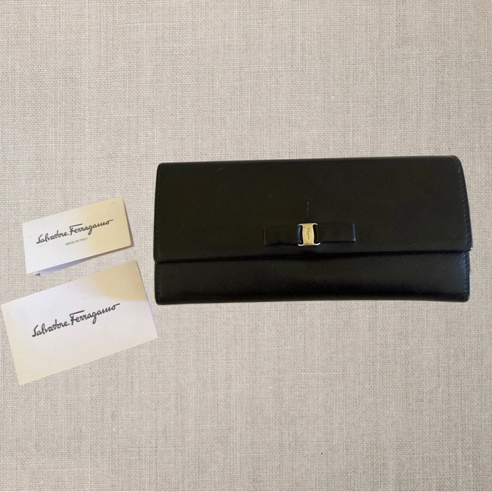 🖤 Authenric Salvatore Ferragamo Black Leather Long Wallet IR22A994 EUC 🖤 - Picture 3 of 16